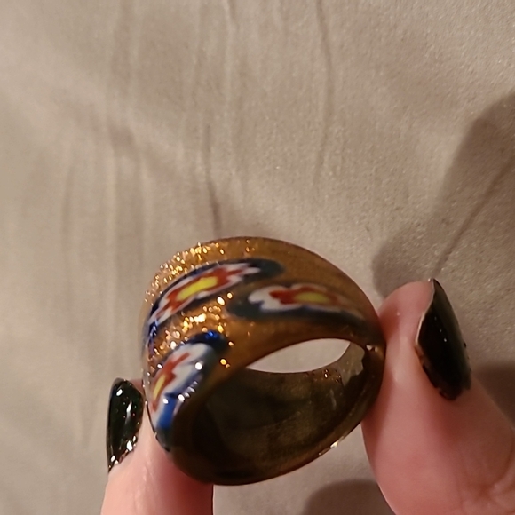 Glass ring with flowers - Picture 5 of 7